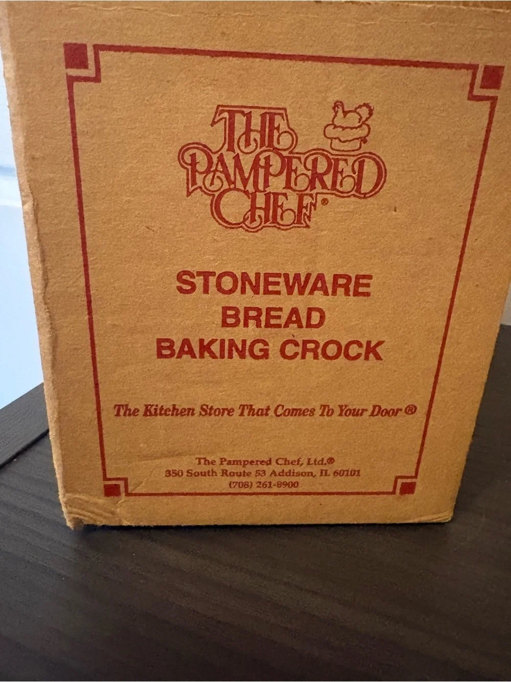 The Pampered Chef Tan Stoneware Bread Crock with Box